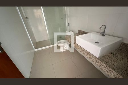 Casa de condomínio à venda com 220m², 2 quartos e 1 vagaBanheiro quarto 2