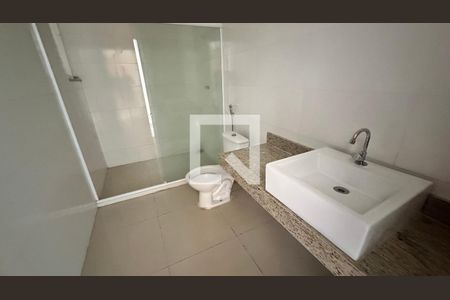 Casa de condomínio à venda com 220m², 2 quartos e 1 vagaBanheiro quarto 2