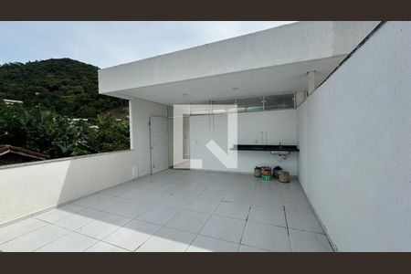 Casa de condomínio à venda com 220m², 2 quartos e 1 vagaTerraço