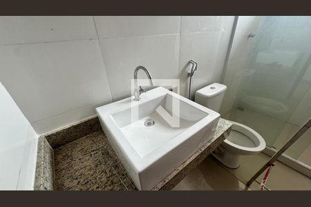 Casa de condomínio à venda com 220m², 2 quartos e 1 vagaBanheiro quarto 1