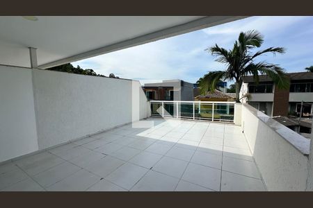Casa de condomínio à venda com 220m², 2 quartos e 1 vagaTerraço
