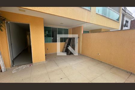 Casa de condomínio à venda com 220m², 2 quartos e 1 vagaQuintal