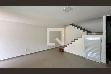 Sala de casa de condomínio à venda com 2 quartos, 220m² em Vargem Grande, Rio de Janeiro