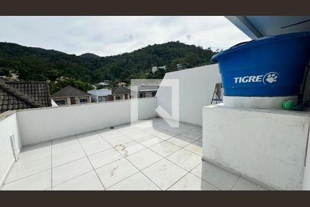 Casa de condomínio à venda com 220m², 2 quartos e 1 vagaTerraço