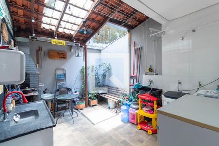 Casa à venda com 115m², 2 quartos e 2 vagasLavanderia