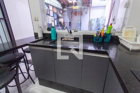 Casa à venda com 115m², 2 quartos e 2 vagasCozinha - Armários