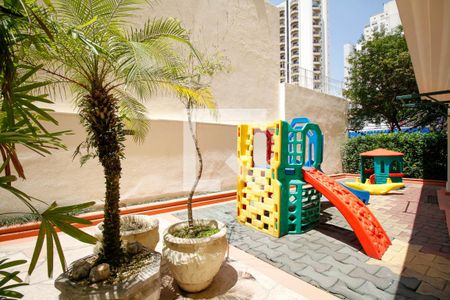 Apartamento à venda com 167m², 4 quartos e 2 vagas Apartamento à venda com 167m², 4 quartos e 2 vagasÁrea Comum - Playground