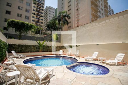 Apartamento à venda com 167m², 4 quartos e 2 vagas Apartamento à venda com 167m², 4 quartos e 2 vagasÁrea Comum - Piscina