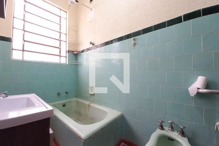 Casa à venda com 131m², 3 quartos e 1 vagaBanheiro