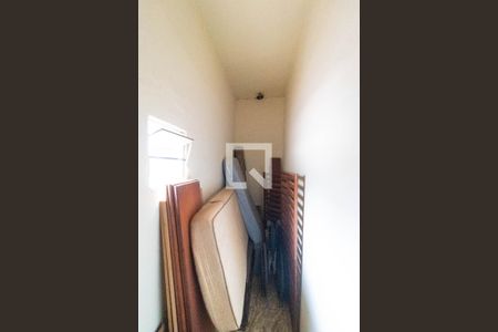 Casa à venda com 185m², 3 quartos e 1 vaga Casa à venda com 185m², 3 quartos e 1 vagaCloset do Quarto 02 da Casa 02