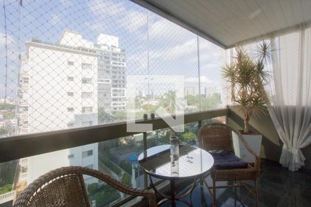 Apartamento à venda com 235m², 5 quartos e 4 vagasVaranda