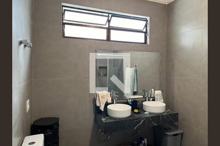 Casa à venda com 260m², 4 quartos e sem vagaBanheiro 3