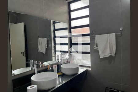 Casa à venda com 260m², 4 quartos e sem vagaBanheiro 2