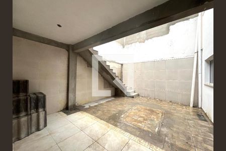 Casa à venda com 220m², 4 quartos e 3 vagas Casa à venda com 220m², 4 quartos e 3 vagasQuintal