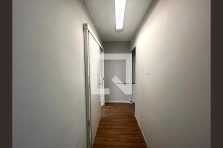 Casa à venda com 220m², 4 quartos e 3 vagas Casa à venda com 220m², 4 quartos e 3 vagasCorredor