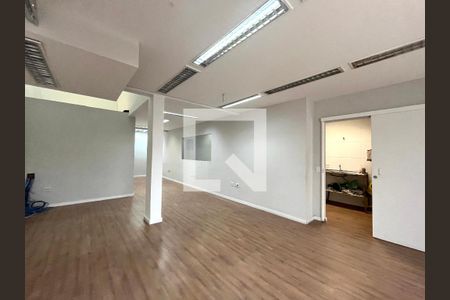 Casa à venda com 220m², 4 quartos e 3 vagas Casa à venda com 220m², 4 quartos e 3 vagasSalão