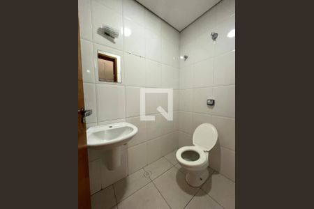 Casa à venda com 220m², 4 quartos e 3 vagas Casa à venda com 220m², 4 quartos e 3 vagasBanheiro Corredor