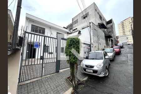 Casa à venda com 220m², 4 quartos e 3 vagas Casa à venda com 220m², 4 quartos e 3 vagasFachada