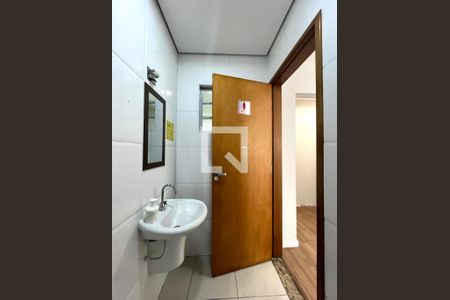 Casa à venda com 220m², 4 quartos e 3 vagas Casa à venda com 220m², 4 quartos e 3 vagasBanheiro da Suíte 1