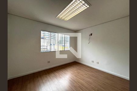 Casa à venda com 220m², 4 quartos e 3 vagas Casa à venda com 220m², 4 quartos e 3 vagasQuarto 4