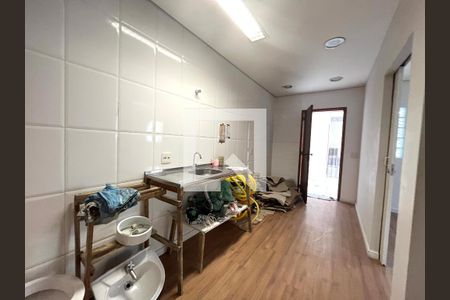 Casa à venda com 220m², 4 quartos e 3 vagas Casa à venda com 220m², 4 quartos e 3 vagasCozinha