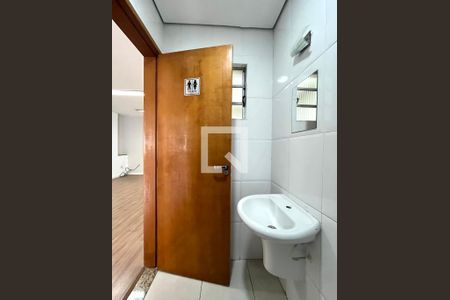 Casa à venda com 220m², 4 quartos e 3 vagas Casa à venda com 220m², 4 quartos e 3 vagasBanheiro Corredor