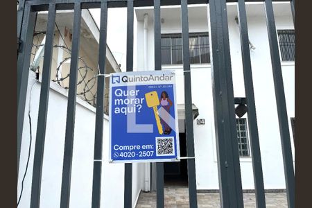 Casa à venda com 220m², 4 quartos e 3 vagas Casa à venda com 220m², 4 quartos e 3 vagasPlaquinha