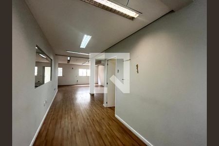 Casa à venda com 220m², 4 quartos e 3 vagas Casa à venda com 220m², 4 quartos e 3 vagasSalão