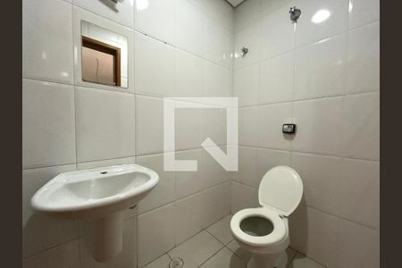 Casa à venda com 220m², 4 quartos e 3 vagas Casa à venda com 220m², 4 quartos e 3 vagasBanheiro Corredor