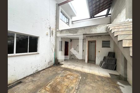 Casa à venda com 220m², 4 quartos e 3 vagas Casa à venda com 220m², 4 quartos e 3 vagasQuintal