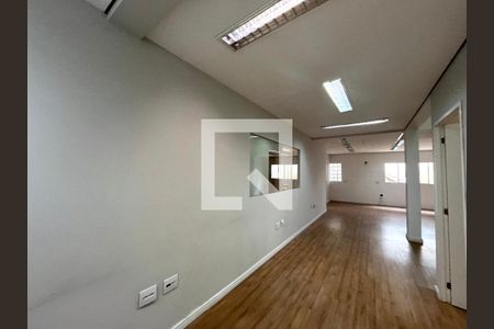 Casa à venda com 220m², 4 quartos e 3 vagas Casa à venda com 220m², 4 quartos e 3 vagasSalão