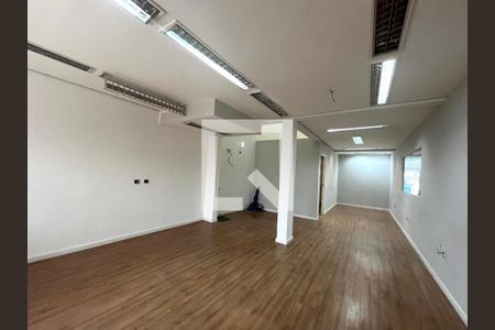 Casa à venda com 220m², 4 quartos e 3 vagas Casa à venda com 220m², 4 quartos e 3 vagasSalão