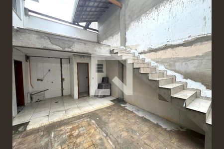 Casa à venda com 220m², 4 quartos e 3 vagas Casa à venda com 220m², 4 quartos e 3 vagasQuintal