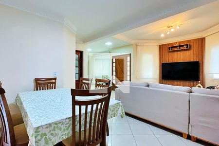 Casa de condomínio à venda com 254m², 3 quartos e 4 vagasSala