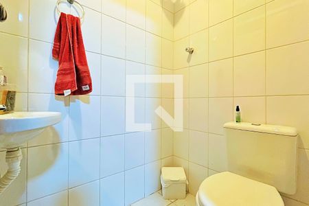 Casa de condomínio à venda com 254m², 3 quartos e 4 vagasBanheiro