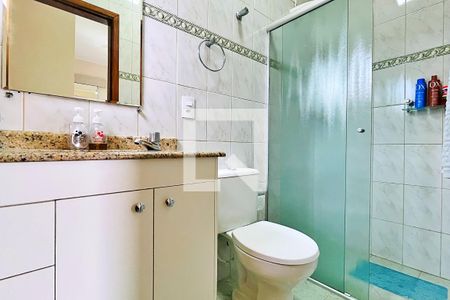 Casa de condomínio à venda com 254m², 3 quartos e 4 vagasBanheiro da Suíte 2