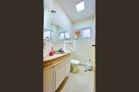 Casa de condomínio à venda com 254m², 3 quartos e 4 vagasLavabo