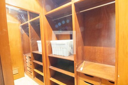 Apartamento à venda com 216m², 3 quartos e 3 vagasCloset da suíte 3