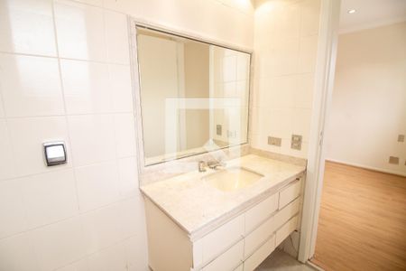 Apartamento à venda com 216m², 3 quartos e 3 vagasBanheiro da Suíte 2