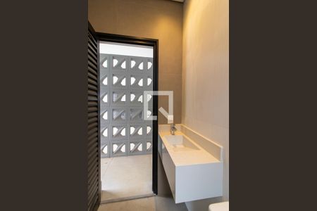 Casa de condomínio à venda com 462m², 3 quartos e 4 vagasBanheiro Área externa 