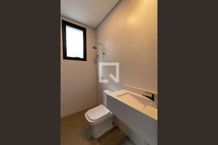 Casa de condomínio à venda com 462m², 3 quartos e 4 vagasBanheiro Área externa 