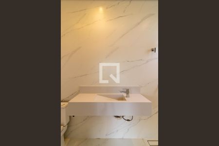 Casa de condomínio à venda com 462m², 3 quartos e 4 vagasBanheiro Área externa 