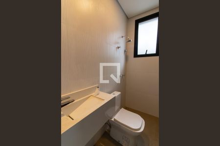 Casa de condomínio à venda com 462m², 3 quartos e 4 vagasBanheiro Área externa 