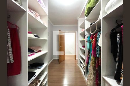 Casa à venda com 360m², 3 quartos e 12 vagasCloset da suíte 2