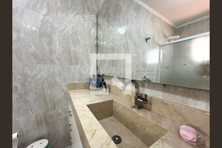 Casa à venda com 360m², 3 quartos e 12 vagasBanheiro da Suíte 1