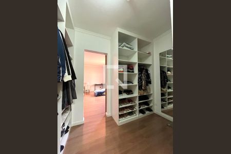 Casa à venda com 360m², 3 quartos e 12 vagasCloset da Suíte 1