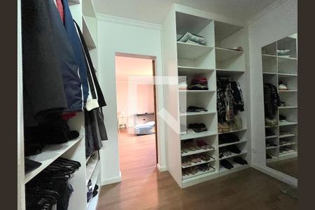 Casa à venda com 360m², 3 quartos e 12 vagasCloset da Suíte 1