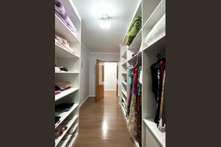 Casa à venda com 360m², 3 quartos e 12 vagasCloset da suíte 2