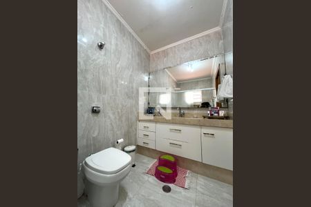 Casa à venda com 360m², 3 quartos e 12 vagasBanheiro da Suíte 1