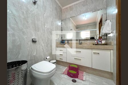 Casa à venda com 360m², 3 quartos e 12 vagasBanheiro da Suíte 1
